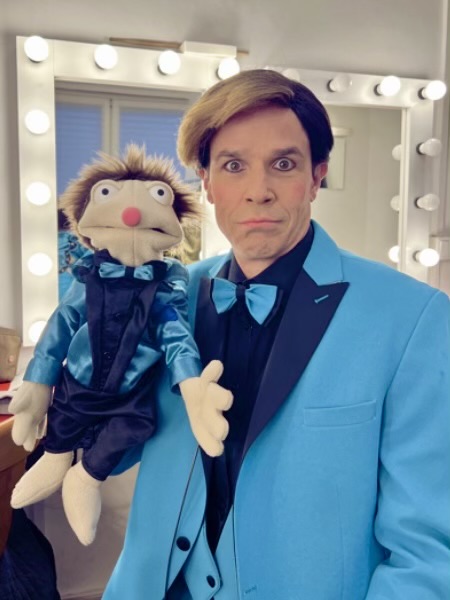 Jonathan Taylor performing